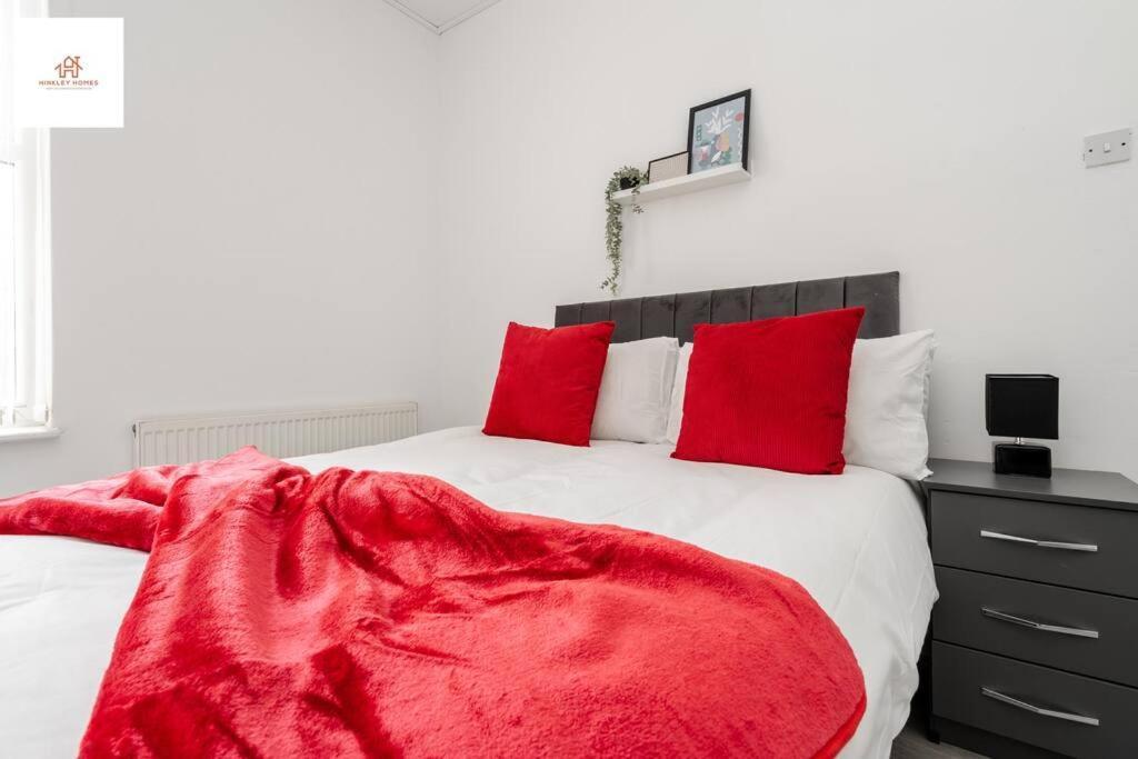 Huge 4 Bedroom Ensuite-Liverpool-Parking エクステリア 写真