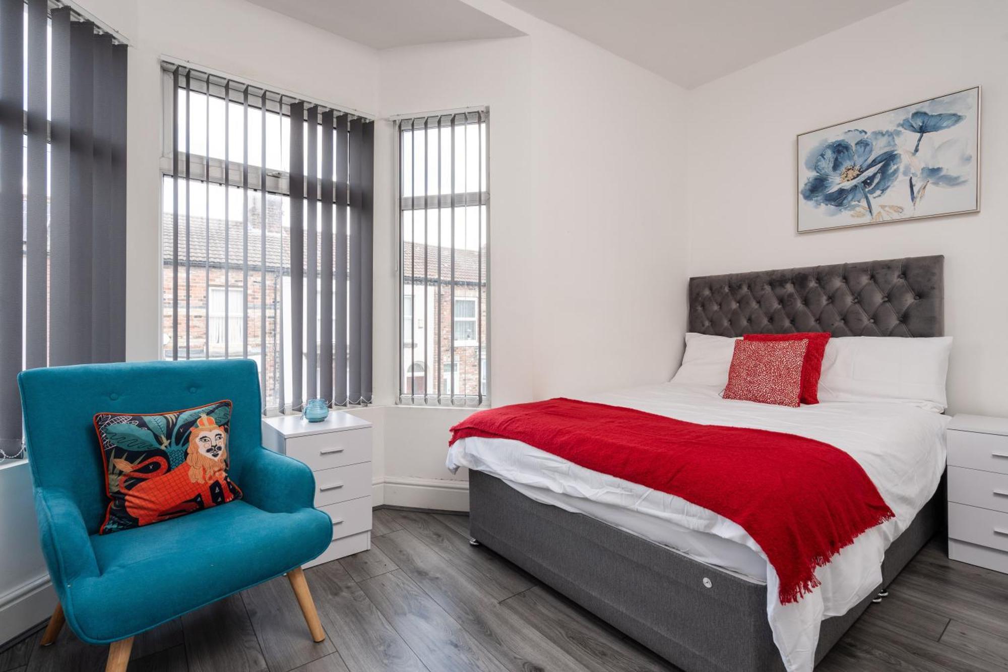 Huge 4 Bedroom Ensuite-Liverpool-Parking エクステリア 写真