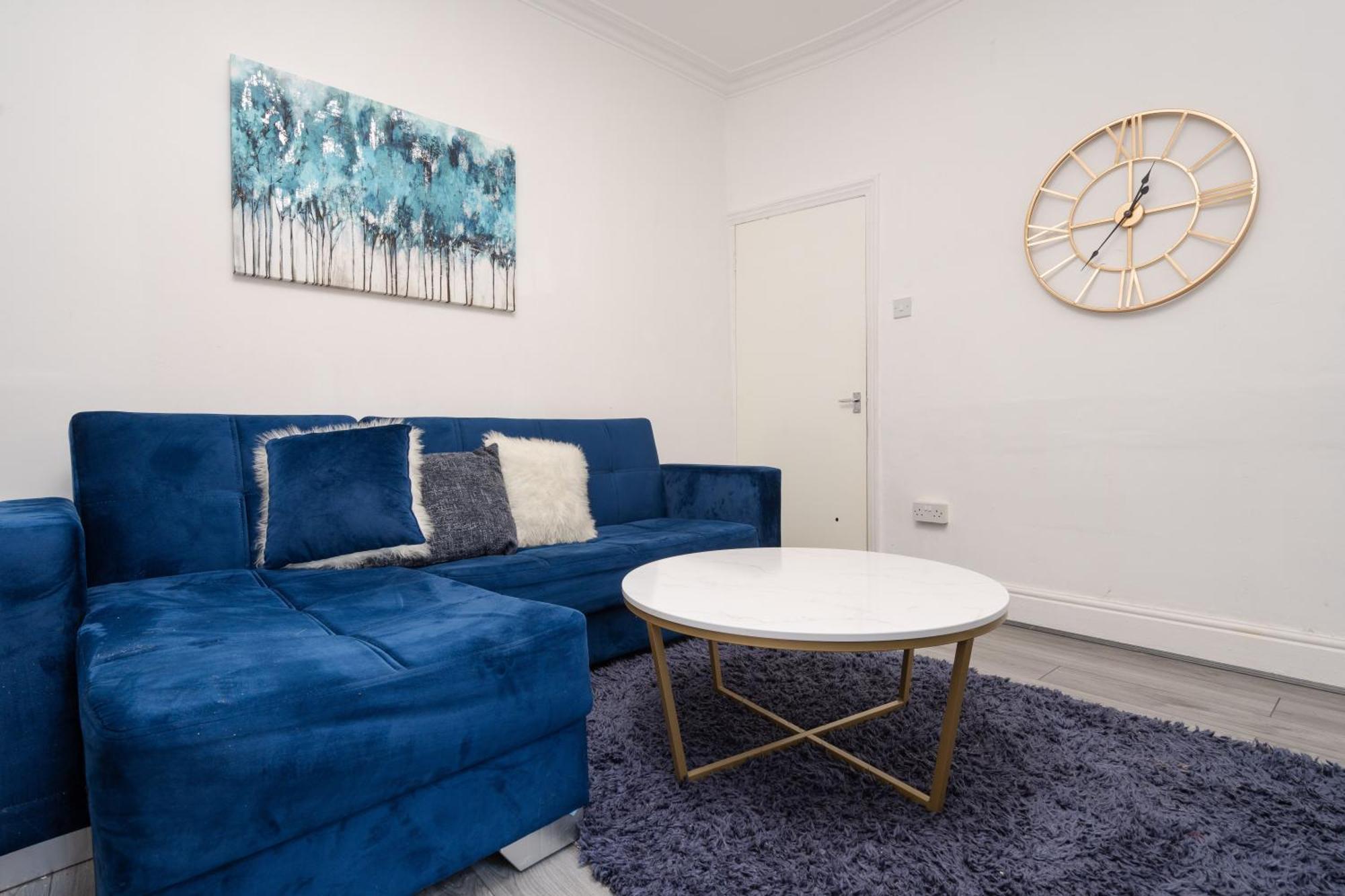 Huge 4 Bedroom Ensuite-Liverpool-Parking エクステリア 写真