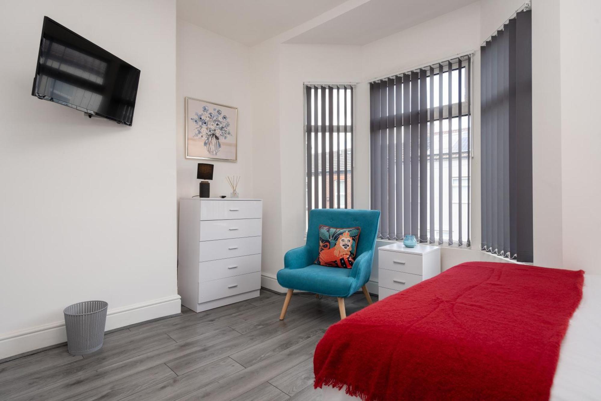 Huge 4 Bedroom Ensuite-Liverpool-Parking エクステリア 写真