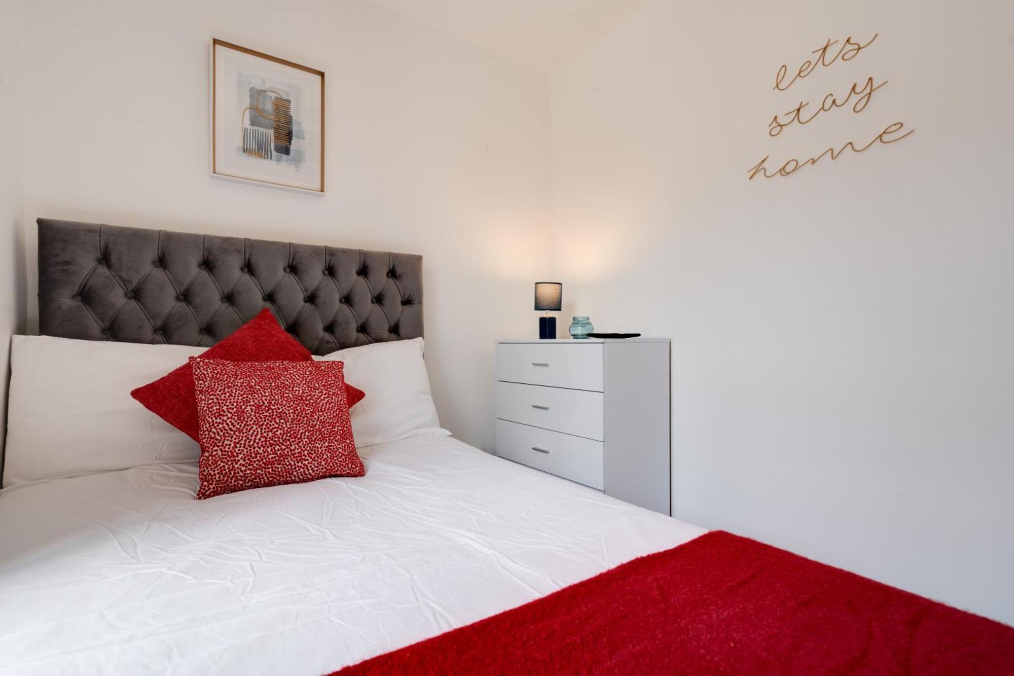 Huge 4 Bedroom Ensuite-Liverpool-Parking エクステリア 写真