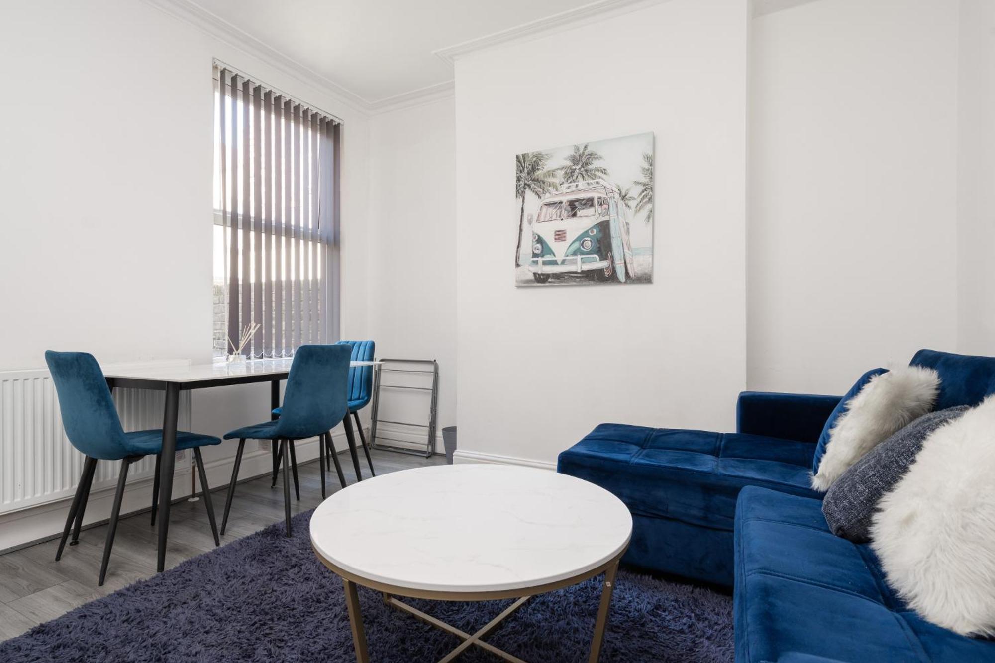 Huge 4 Bedroom Ensuite-Liverpool-Parking エクステリア 写真