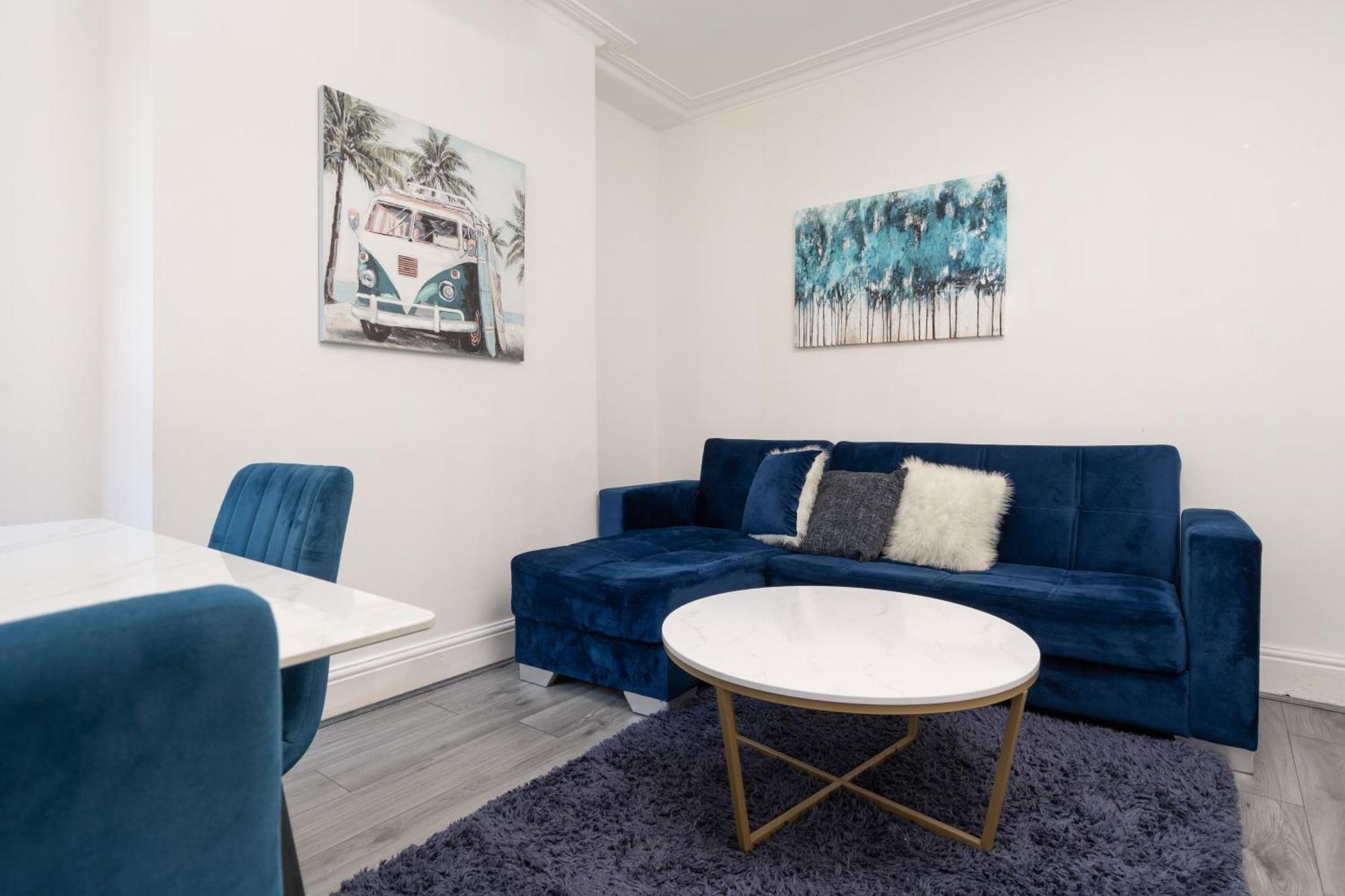 Huge 4 Bedroom Ensuite-Liverpool-Parking エクステリア 写真